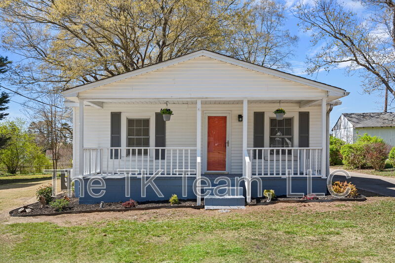 Gastonia House: 1337 North Rhyne Street