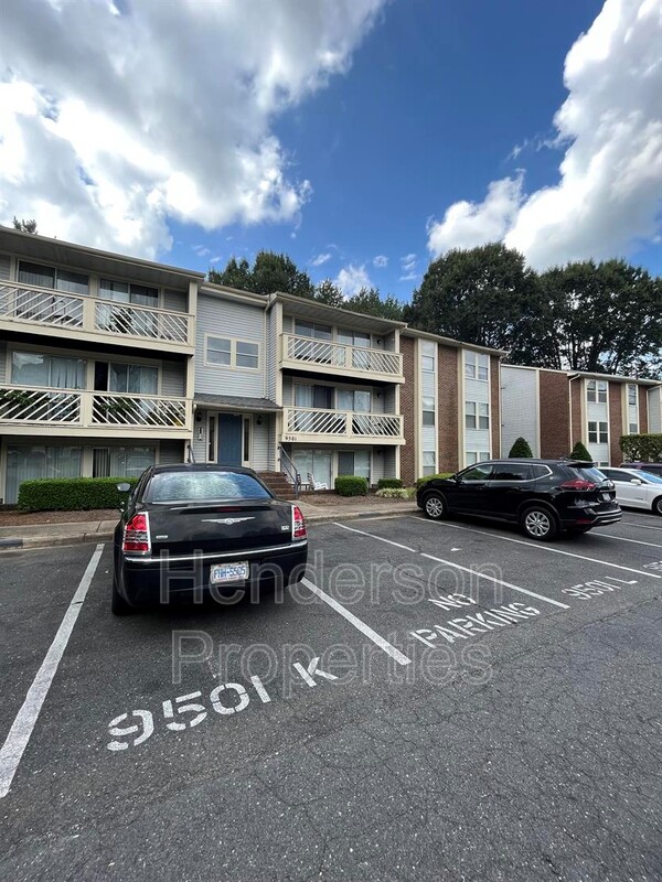 Charlotte Condo: 9501 Shannon Green Drive