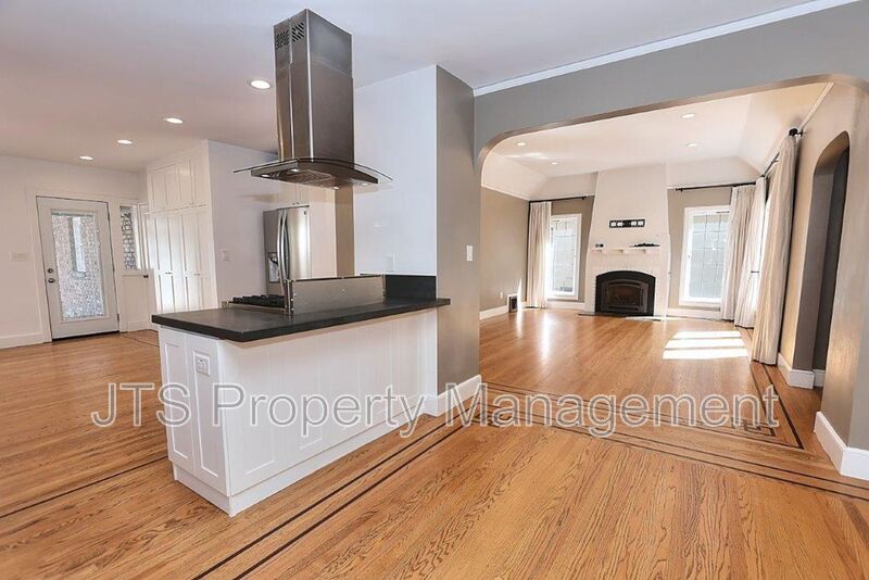 Sacramento House: 937 Sonoma Way