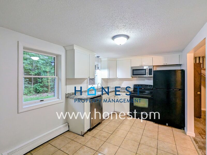 West Gardiner House: 1074 Hallowell