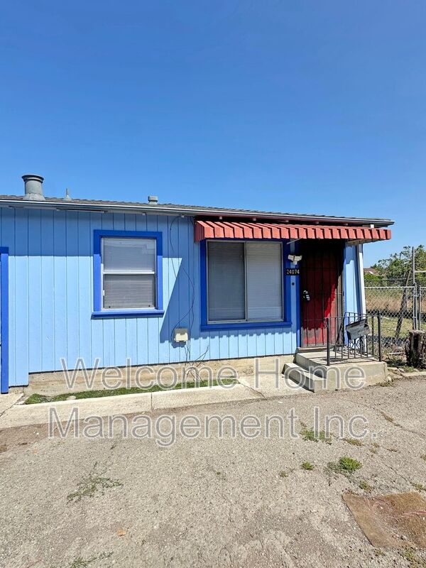 Hayward House: 24074 Park St.