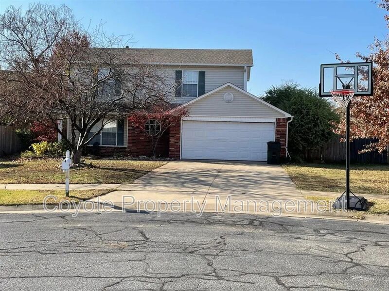 Owasso House: 8902 N 149 E Ave