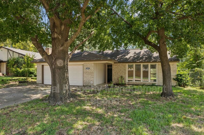 Irving House: 2024 Robinson St