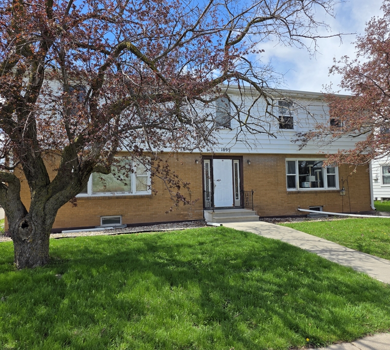 Neenah Condo: 1095 Gillingham Road - D