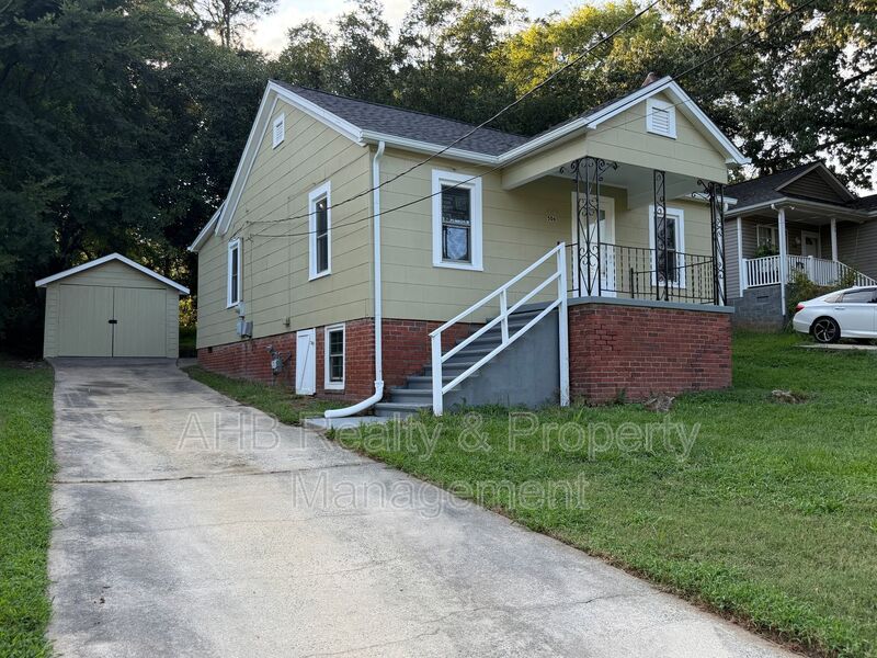 Burlington House: 506 Lakeside Avenue
