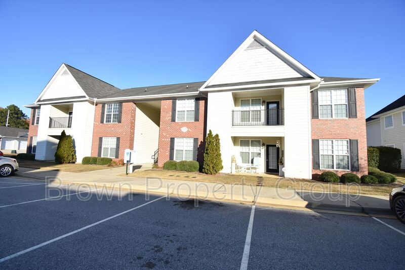 Fayetteville House: 1912 Harcourt Circle