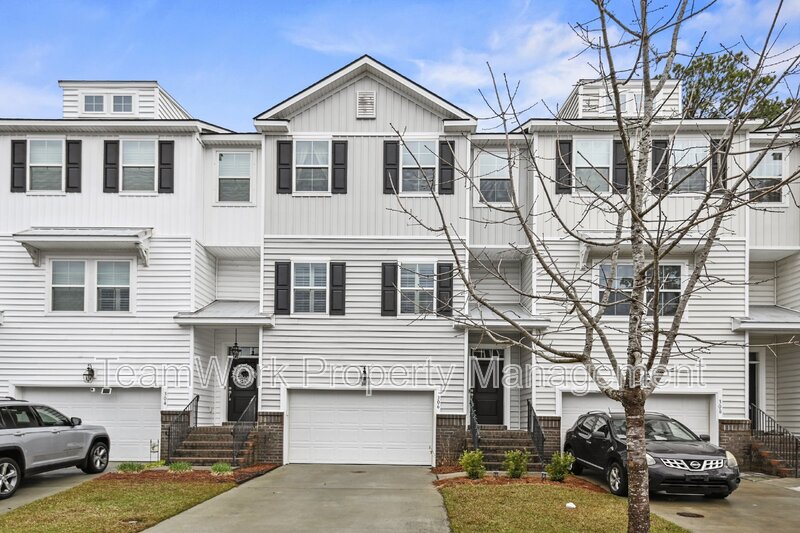 Charleston Townhome: 306 Spindlewood Way