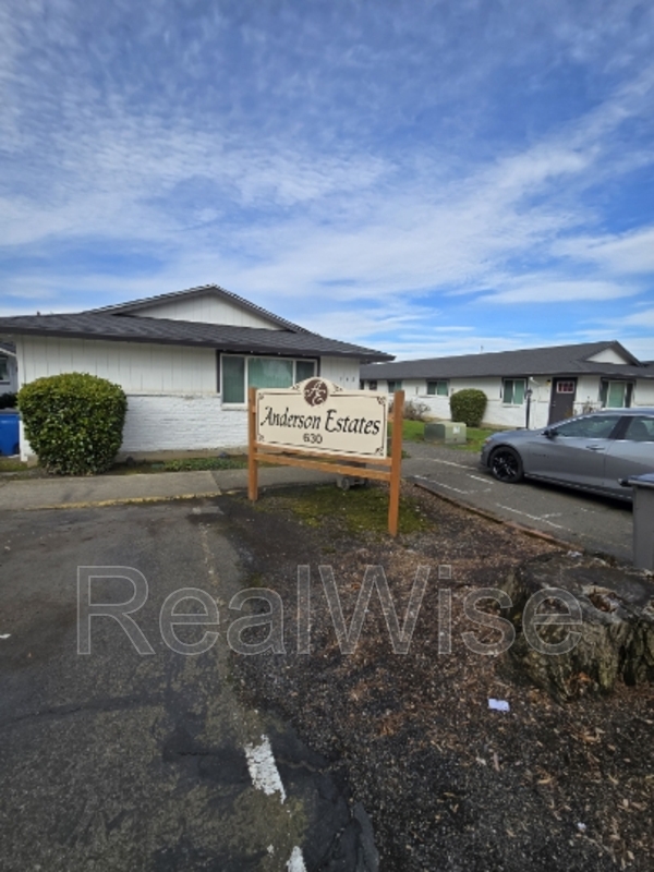 Vancouver Condo: 626 NE Anderson St