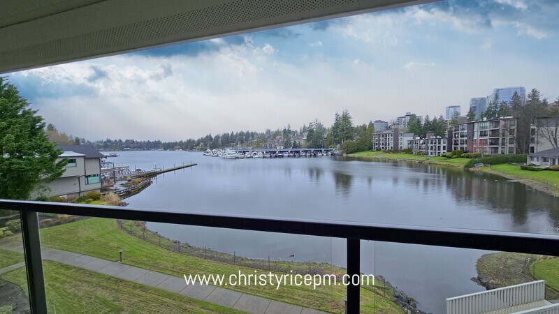 Bellevue Condo: 395 101st Ave Se