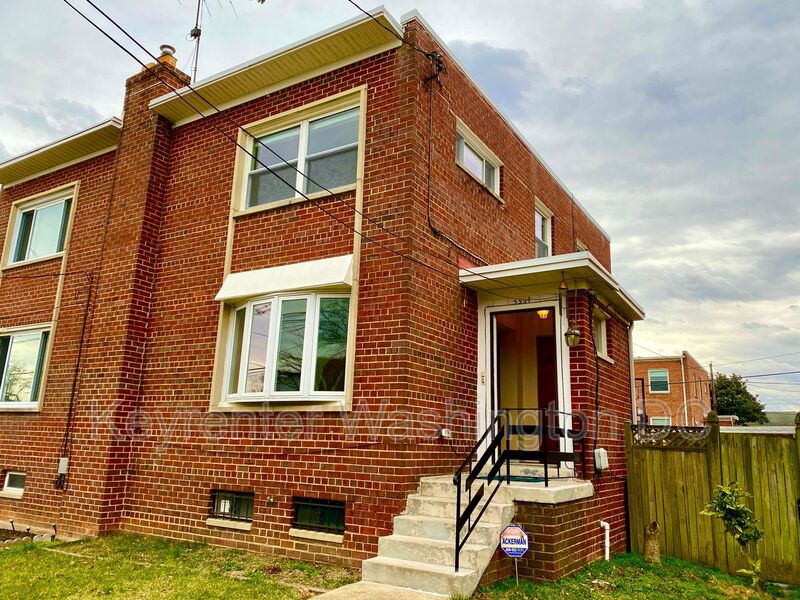 Washington House: 5514 Chillum Pl