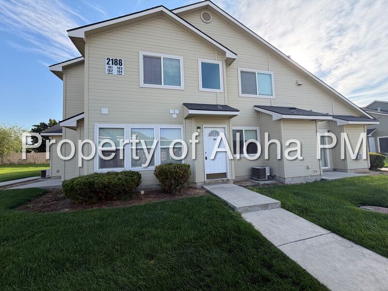 Nampa House: 2188 Lexis Lane