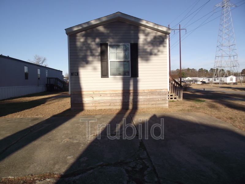 Rocky Mount House: 120 King Henry Ct.