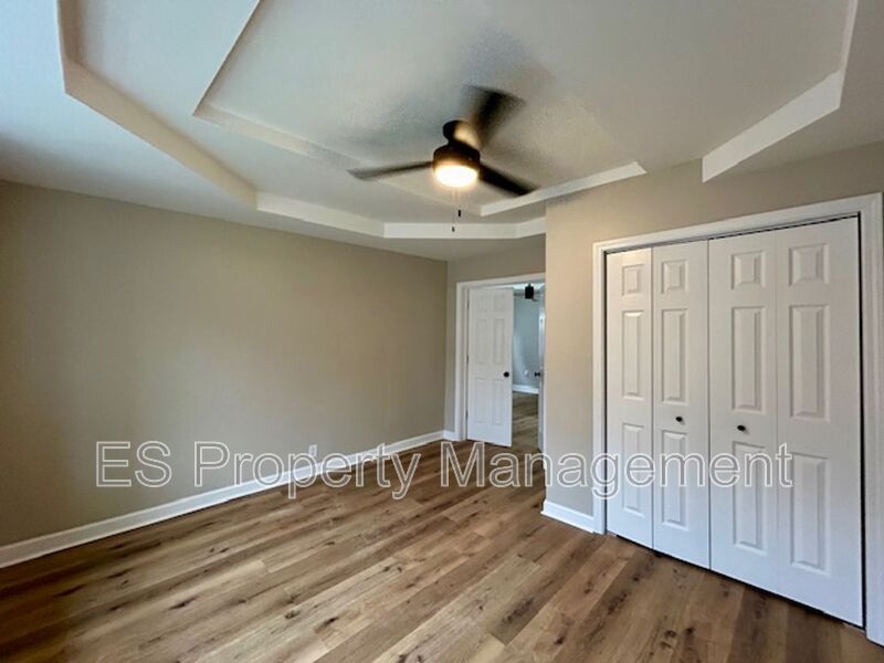 Newly renovated 2 bedroom, 1 bath home with detached garage!! - Photo 10