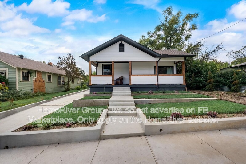 Dallas House: 1124 E 11th St