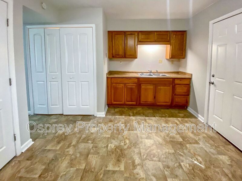 Convenient 2BR Duplex Near Norfolk Naval Base "ASK ABOUT OUR ZERO DEPOSIT" - Photo 3