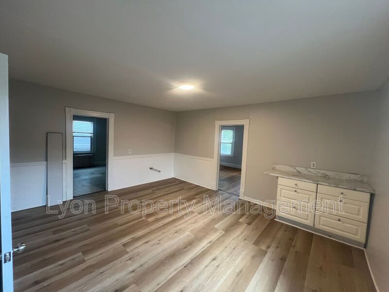 NEW BRITAIN Condo: 11 EAST LAWLOR STREET