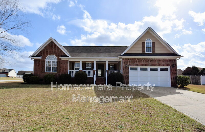 Fayetteville House: 1905 Purple Dr