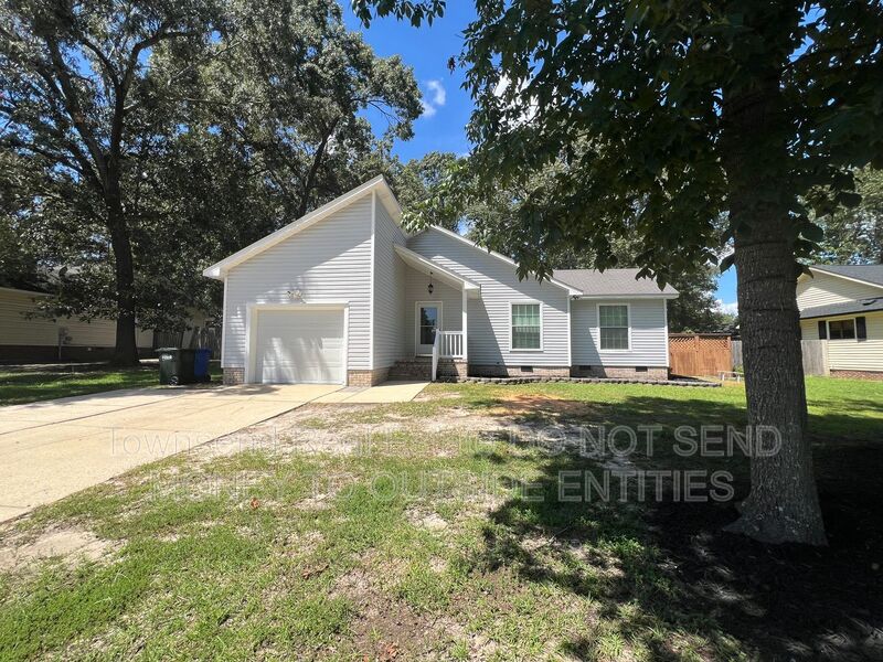 Fayetteville House: 7108 Calamar Dr.