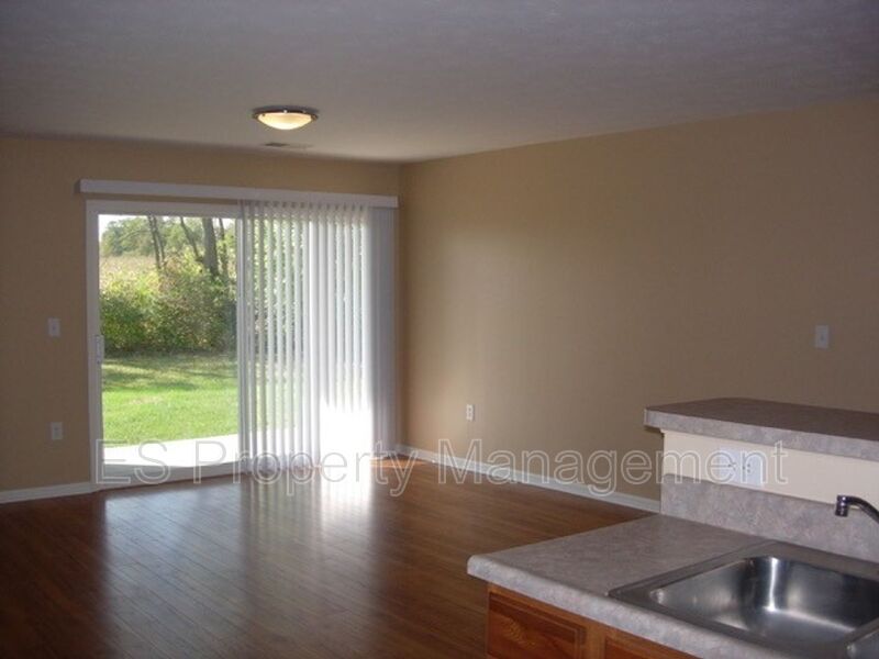 Great 2 Bedroom 2 Bathroom condo on the east side of Indy! - Photo 5