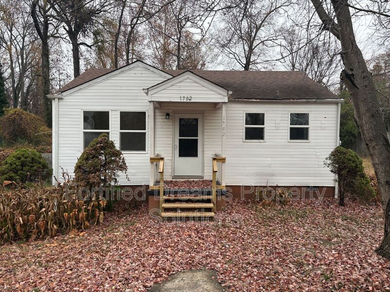 Greensboro House: 1702 J Ave