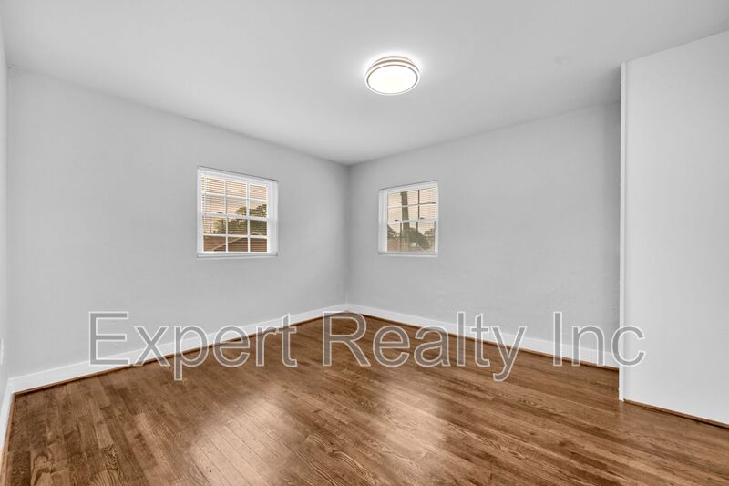 Fairfield Condo: 546 55th St