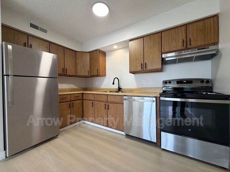 Lincoln Condo: 2323 T Street