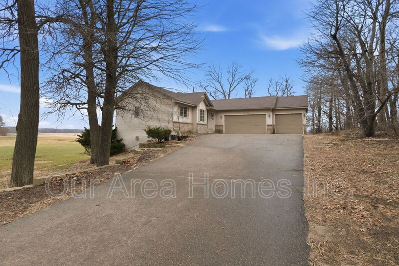 Cedar House: 1778 Klondike Dr