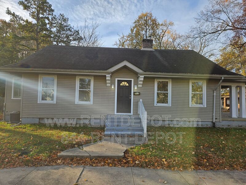 Evansville House: 703 Ravenswood Dr Evansville