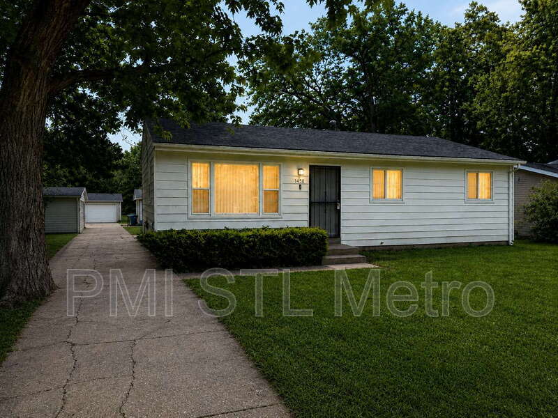 Saint Louis House: 1450 Fairmeadows Ln