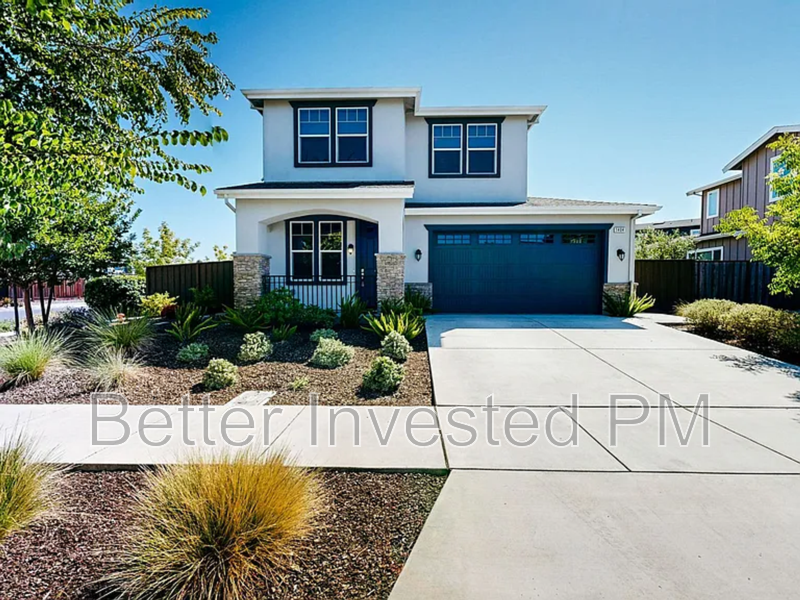Santa Rosa House: 1404 Dogwood Dr