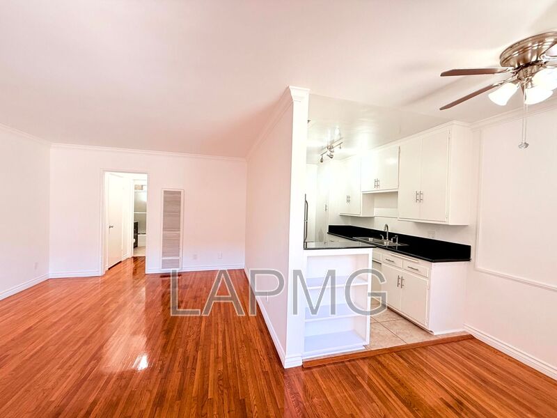 Los Angeles House: 1415 Hudson Avenue