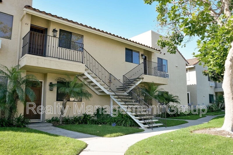 San Diego House: 10182 Camino Ruiz