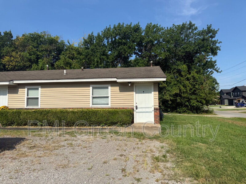 Coweta Condo: 618 N Fairland Ave