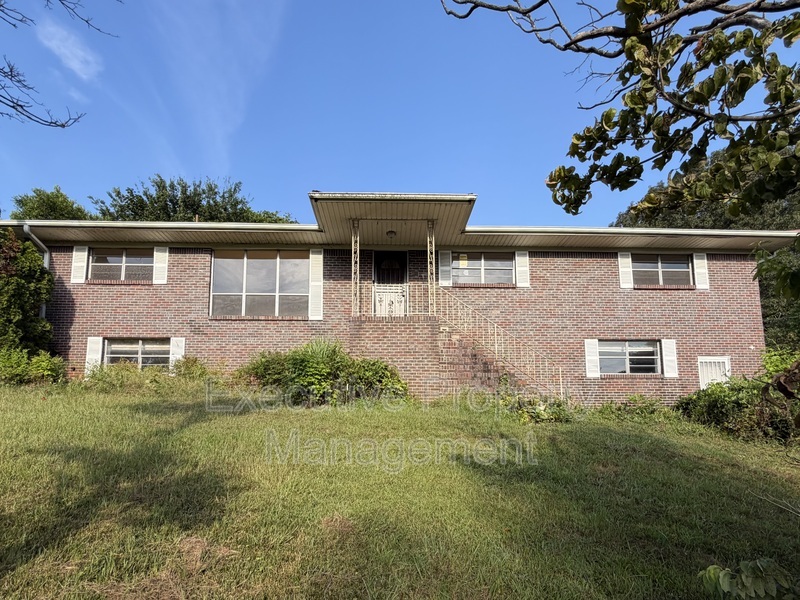 Pleasant Grove House: 1120 1st Avenue