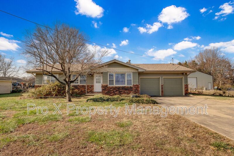 Springfield House: 5431 N Lakewood Drive