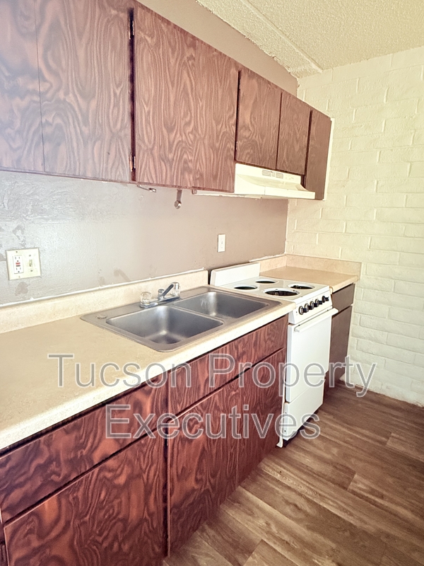 Tucson Condo: 20 North Leonora Avenue #125