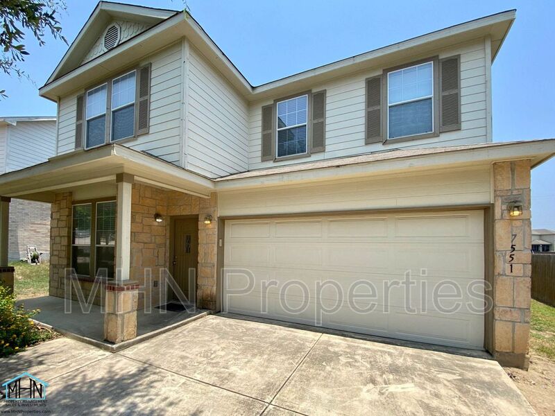 Perfectly located and spacious 4 Bed/3 Bath in Boerne, off of IH-10 and Ralph Fair Rd. - Photo 1
