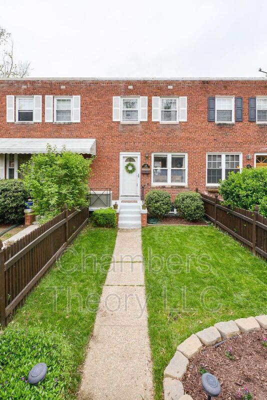 Alexandria House: 629 S Henry St.