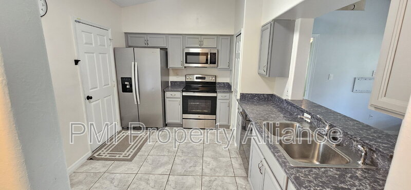 Clermont House: 11649 Crescent Pines Boulevard