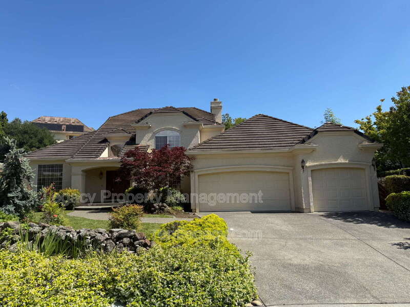 Fairfield House: 2552 Cotswold Hill Dr