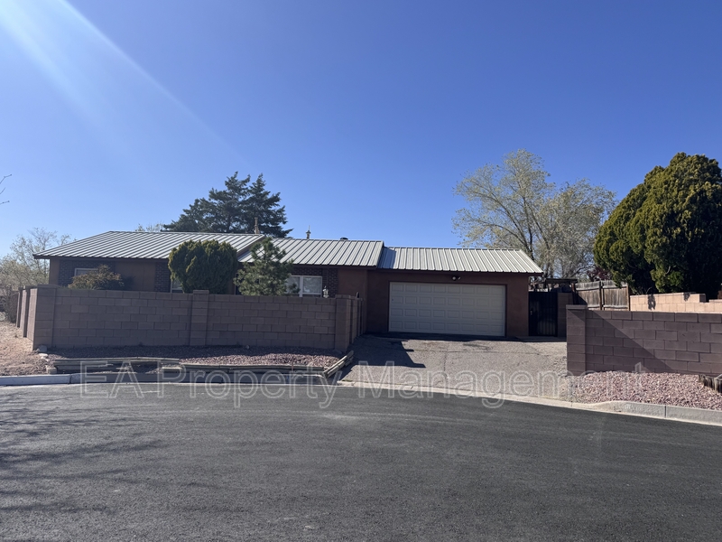 Rio Rancho House: 1702 Halo Circle Southeast