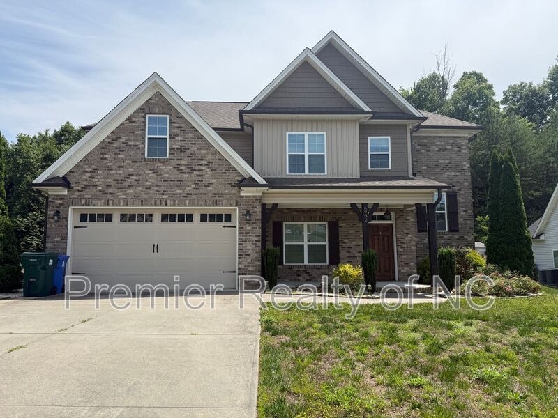 Clemmons House: 6982 Orchard Path Dr