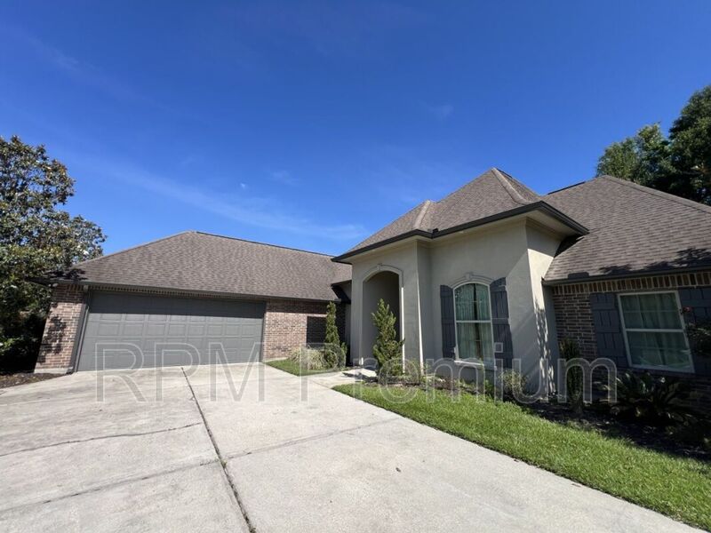 Zachary House: 2913 Country Lakes Ave.