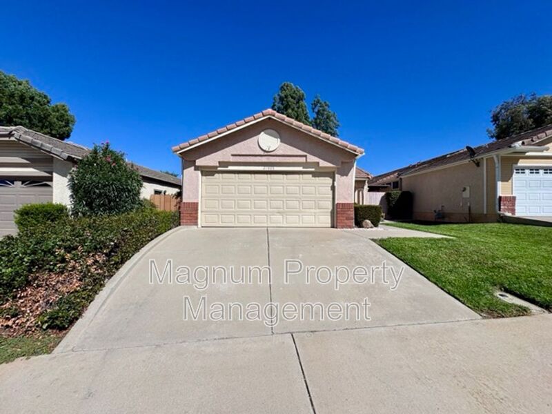 Menifee House: 27806 Hillpointe Dr