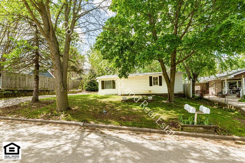Kendallville House: 1214 Garden Street