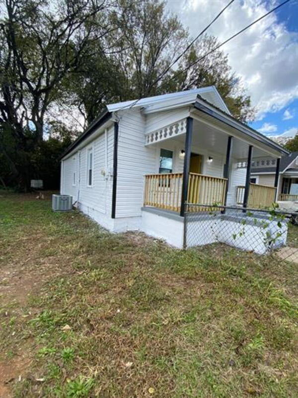 Milledgeville House: 110 W Mitchell St