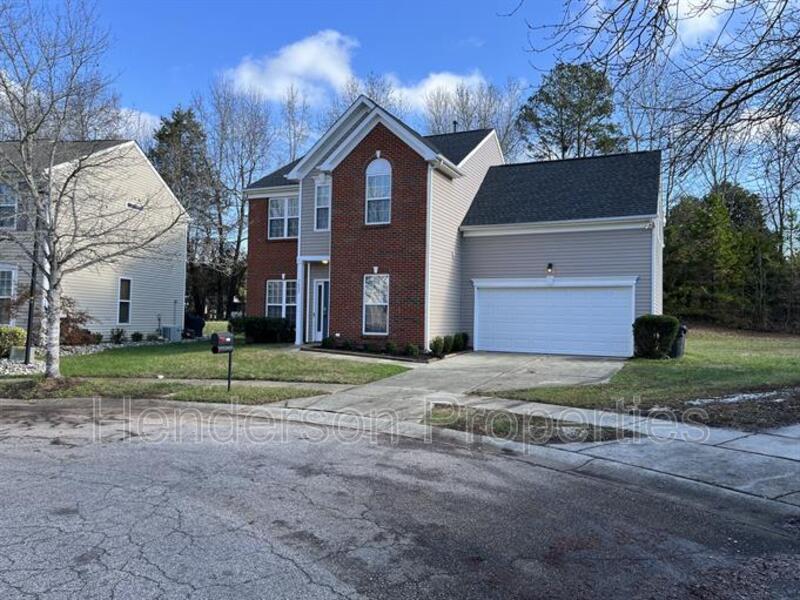 Huntersville House: 7802 Rolling Meadow Lane
