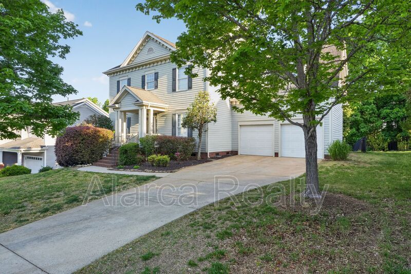 Huntersville House: 14519 Sunset Walk Ln