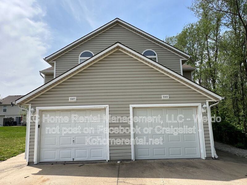 Blue Springs House: 503 SW 4th St