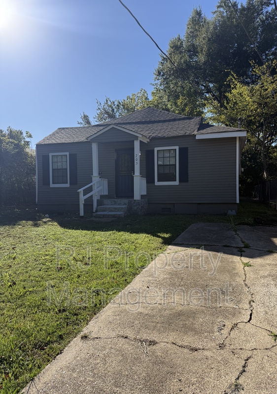 Memphis House: 705 Harahan Rd